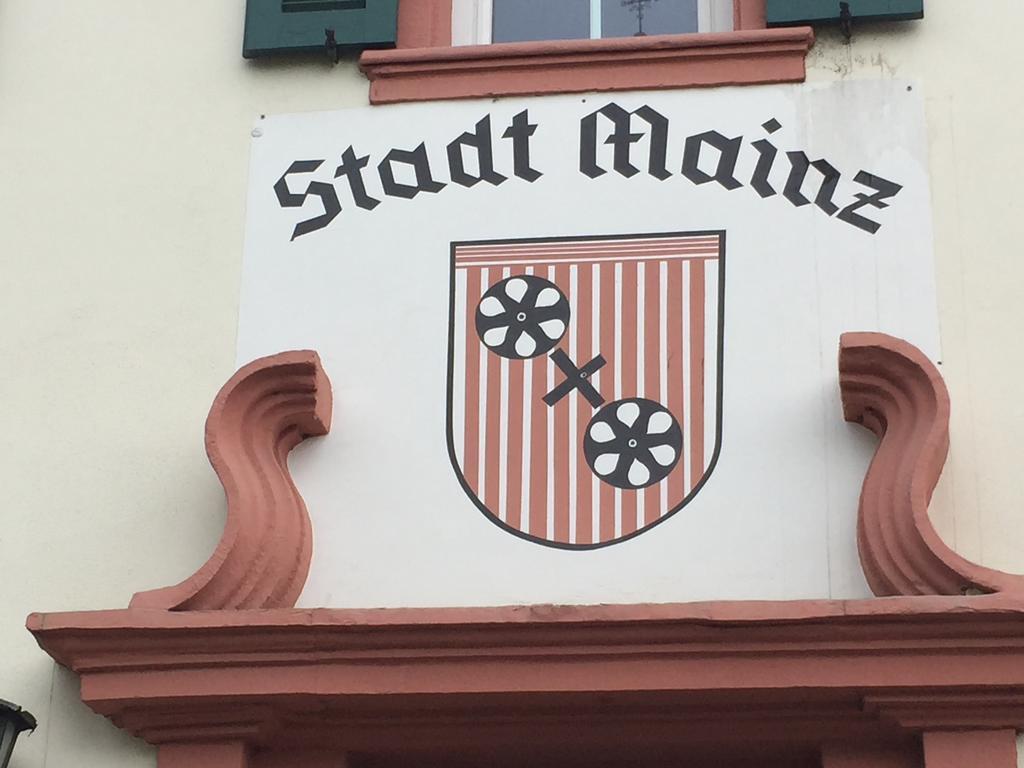 Hotel Stadt Mainz Schwabenheim an der Selz Exterior photo