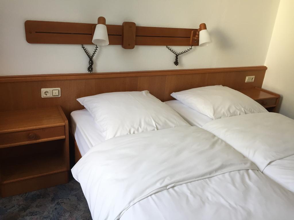Hotel Stadt Mainz Schwabenheim an der Selz Room photo