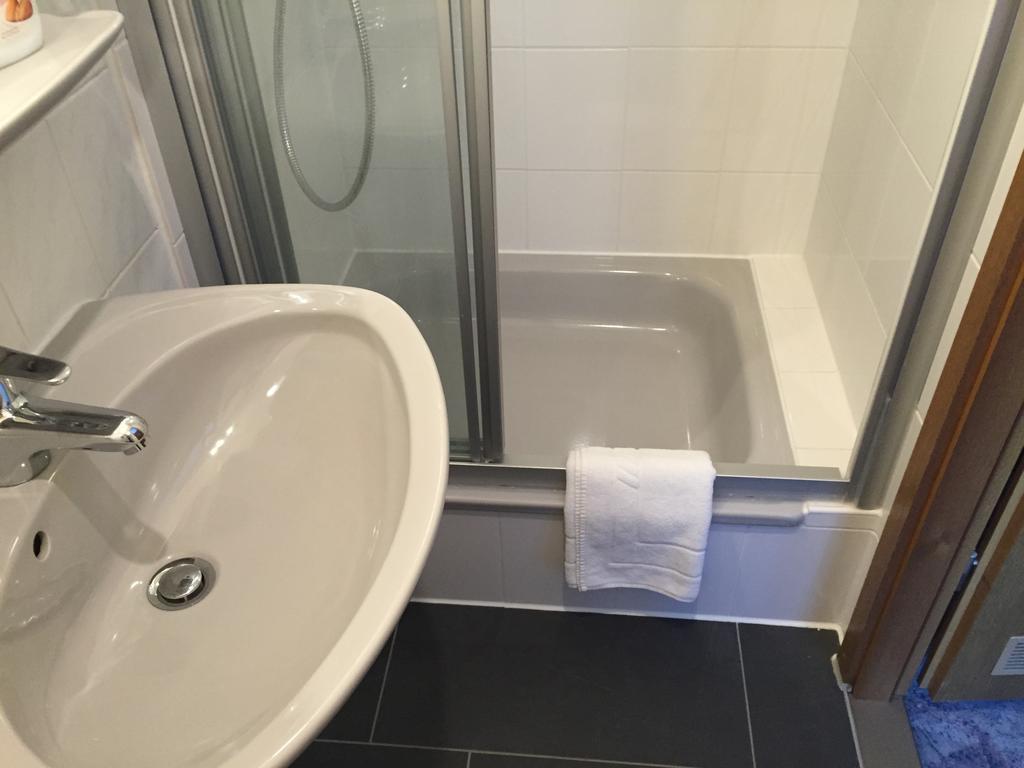 Hotel Stadt Mainz Schwabenheim an der Selz Room photo